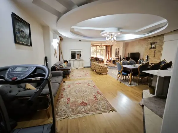 image ۱۳۲ متر آپارتمان جنوب میرداماد خ جلفا 1