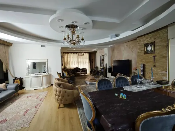 image ۱۳۲ متر آپارتمان جنوب میرداماد خ جلفا 2