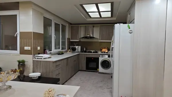 image ۱۳۲ متر آپارتمان جنوب میرداماد خ جلفا 4