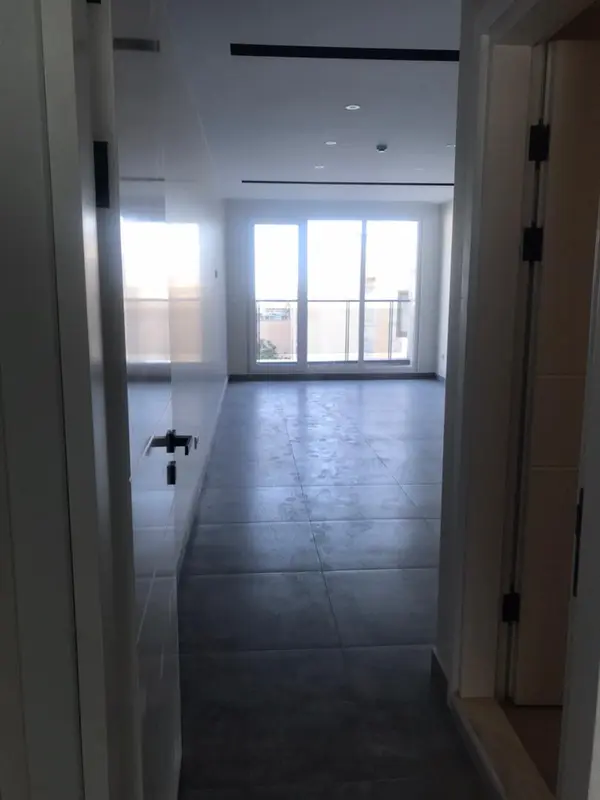 image 175متر/سند اداری/جردن/5پارکینگ/7ساله 3