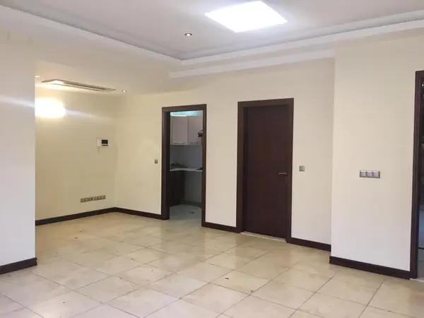 image 70 متر / موقعیت اداری / خوش نقشه / شمال جردن 2