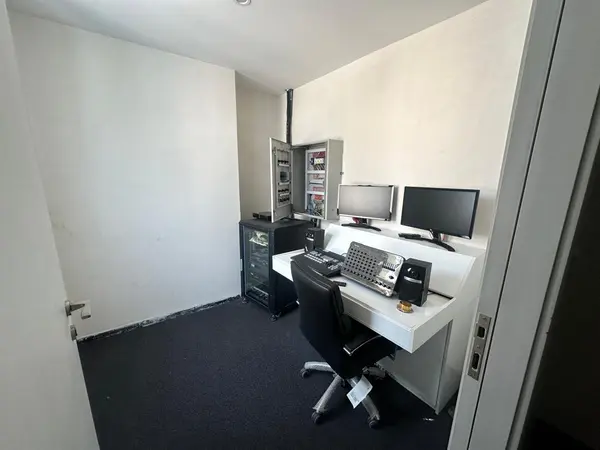 image مستغلات ۱۲۰۰ متری موقعیت اداری، امانیه 2